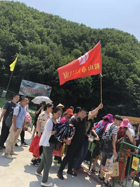 鞍山市天乙門(mén)窗有限公司組織全體員工開(kāi)展了每年一度的“清涼夏日游”團(tuán)建活動(dòng)